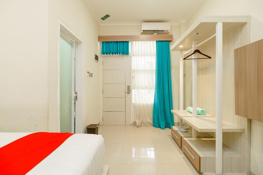 RedDoorz Plus @ Point Phila Cihampelas Bandung Exterior foto