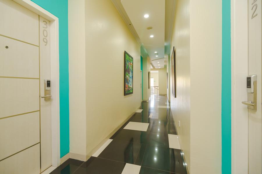 RedDoorz Plus @ Point Phila Cihampelas Bandung Exterior foto