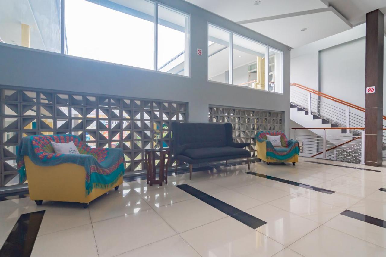 RedDoorz Plus @ Point Phila Cihampelas Bandung Exterior foto