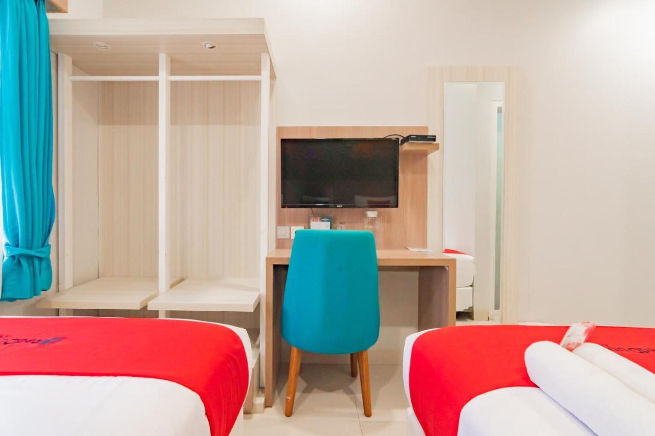 RedDoorz Plus @ Point Phila Cihampelas Bandung Exterior foto