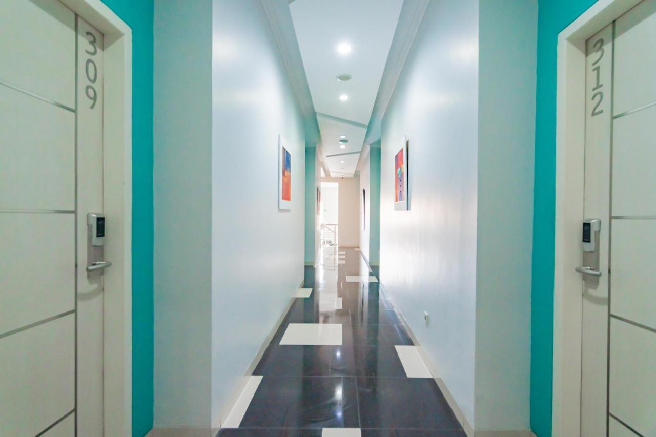 RedDoorz Plus @ Point Phila Cihampelas Bandung Exterior foto