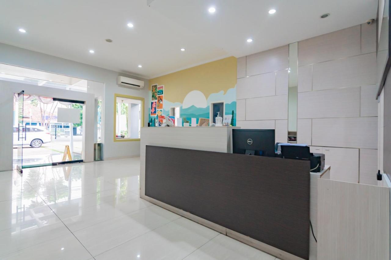 RedDoorz Plus @ Point Phila Cihampelas Bandung Exterior foto