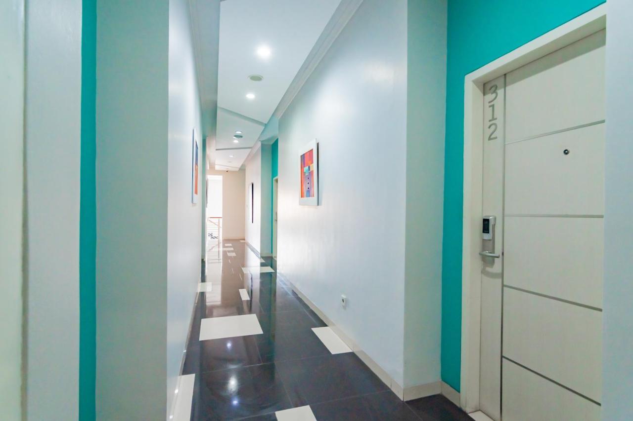 RedDoorz Plus @ Point Phila Cihampelas Bandung Exterior foto