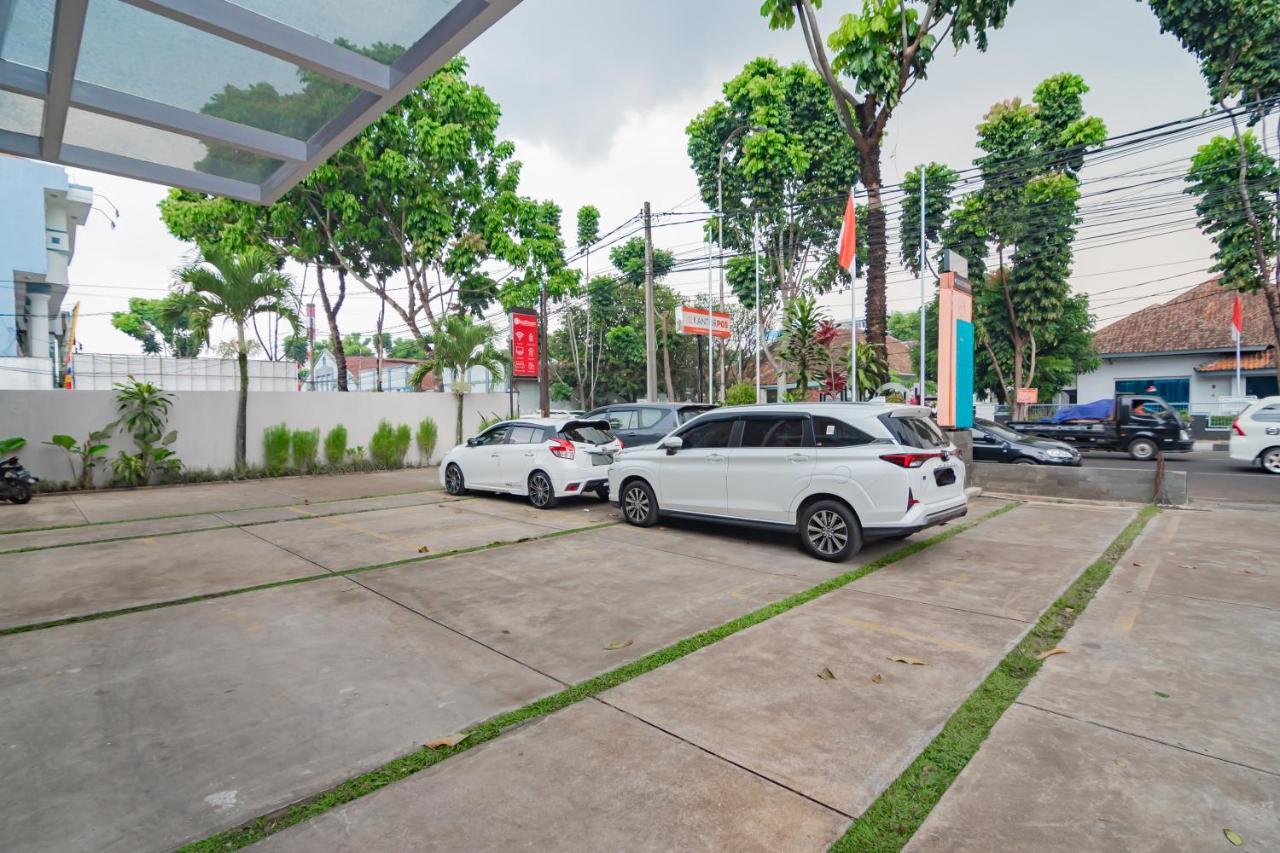 RedDoorz Plus @ Point Phila Cihampelas Bandung Exterior foto